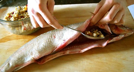بهترین روش های پخت ماهی شکم پر